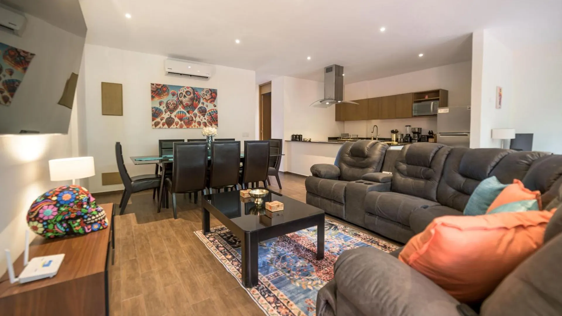 Spacious Condo 200M From Beach & 5Th Ave Playa del Carmen Apartment