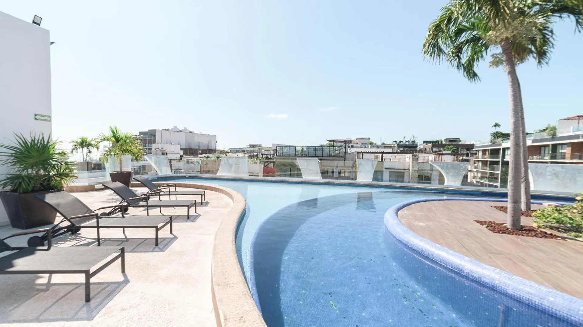 Spacious Condo 200M From Beach & 5Th Ave Playa del Carmen