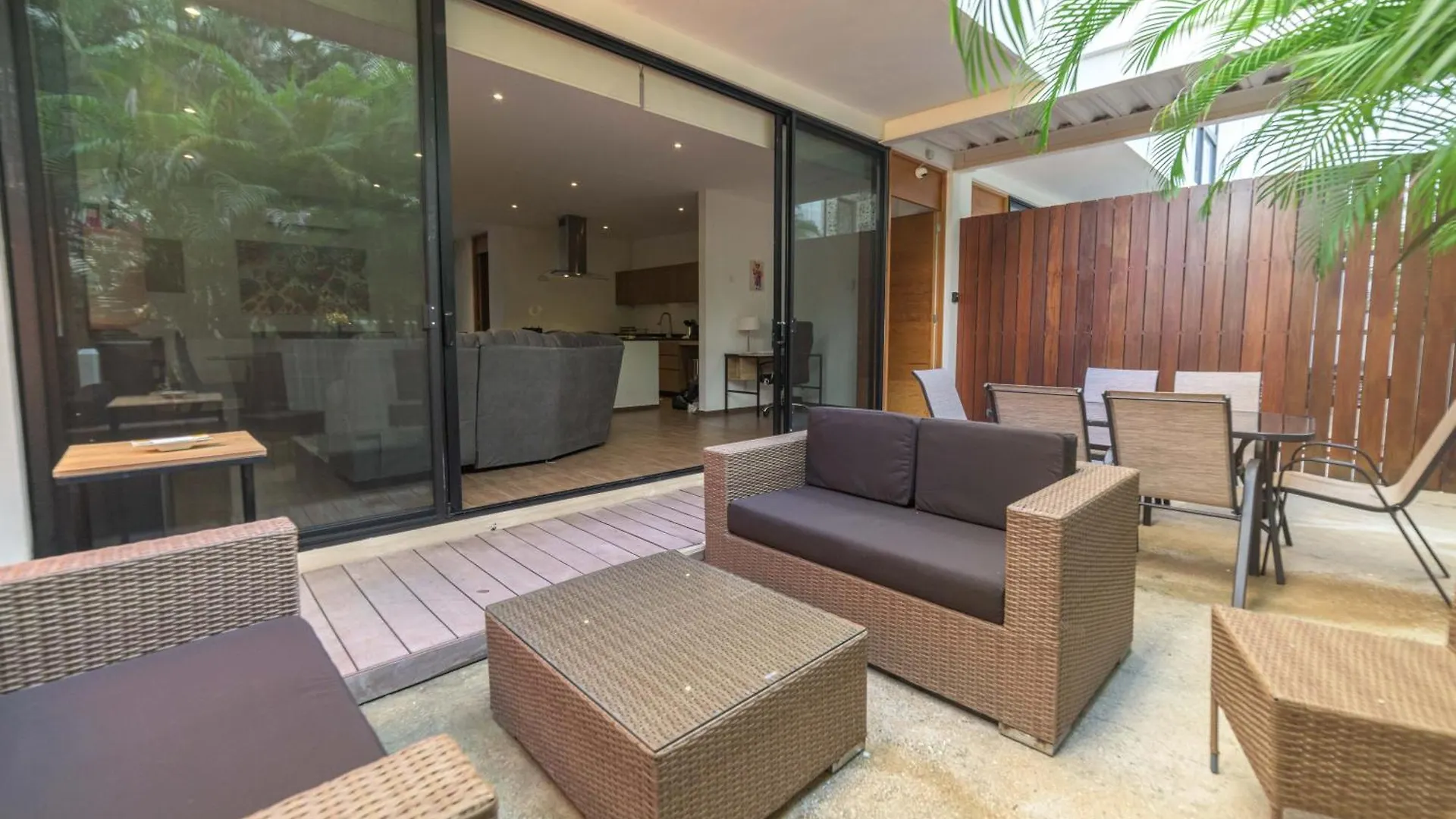 Spacious Condo 200M From Beach & 5Th Ave Playa del Carmen Mexico