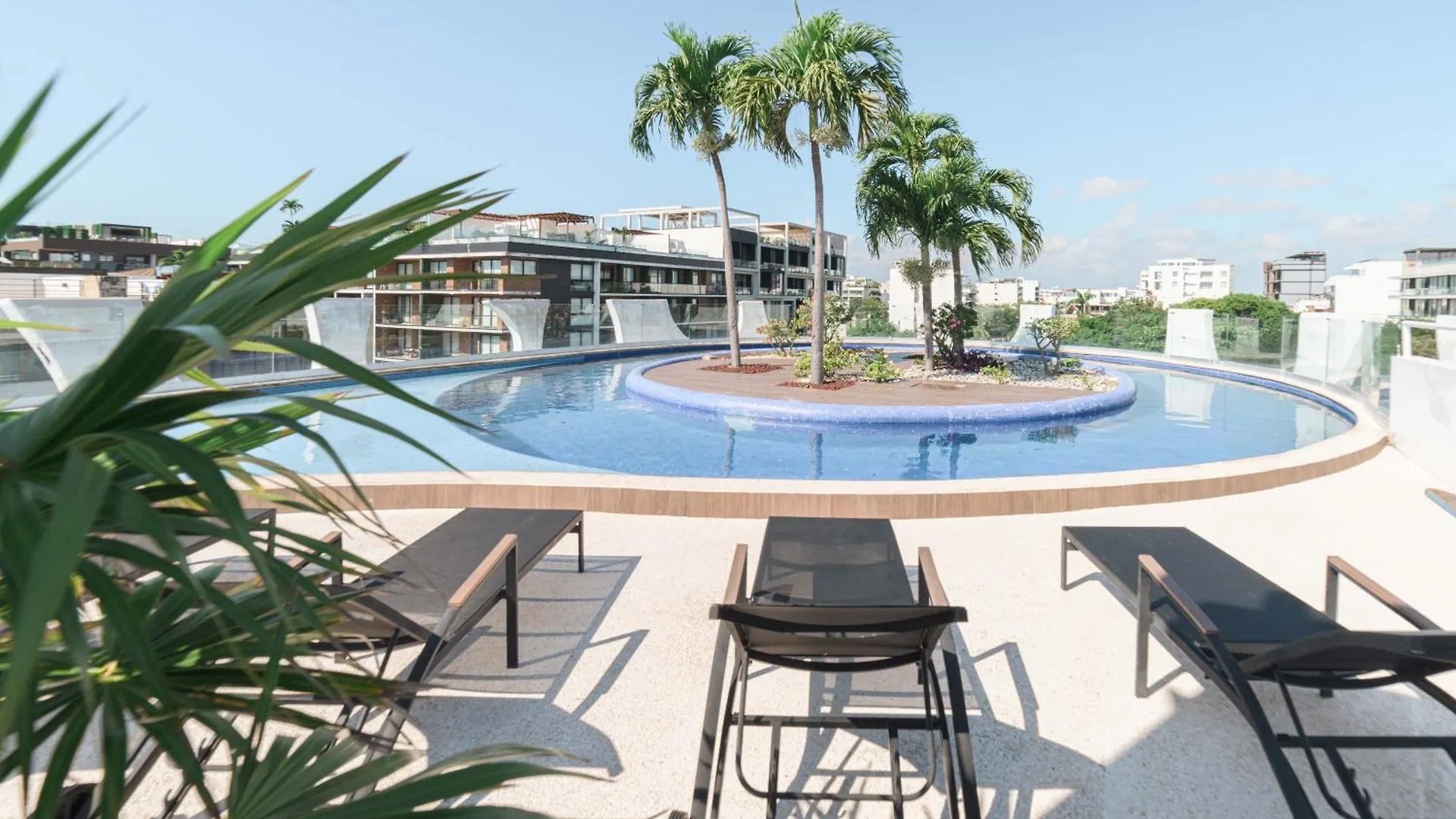 Spacious Condo 200M From Beach & 5Th Ave Playa del Carmen