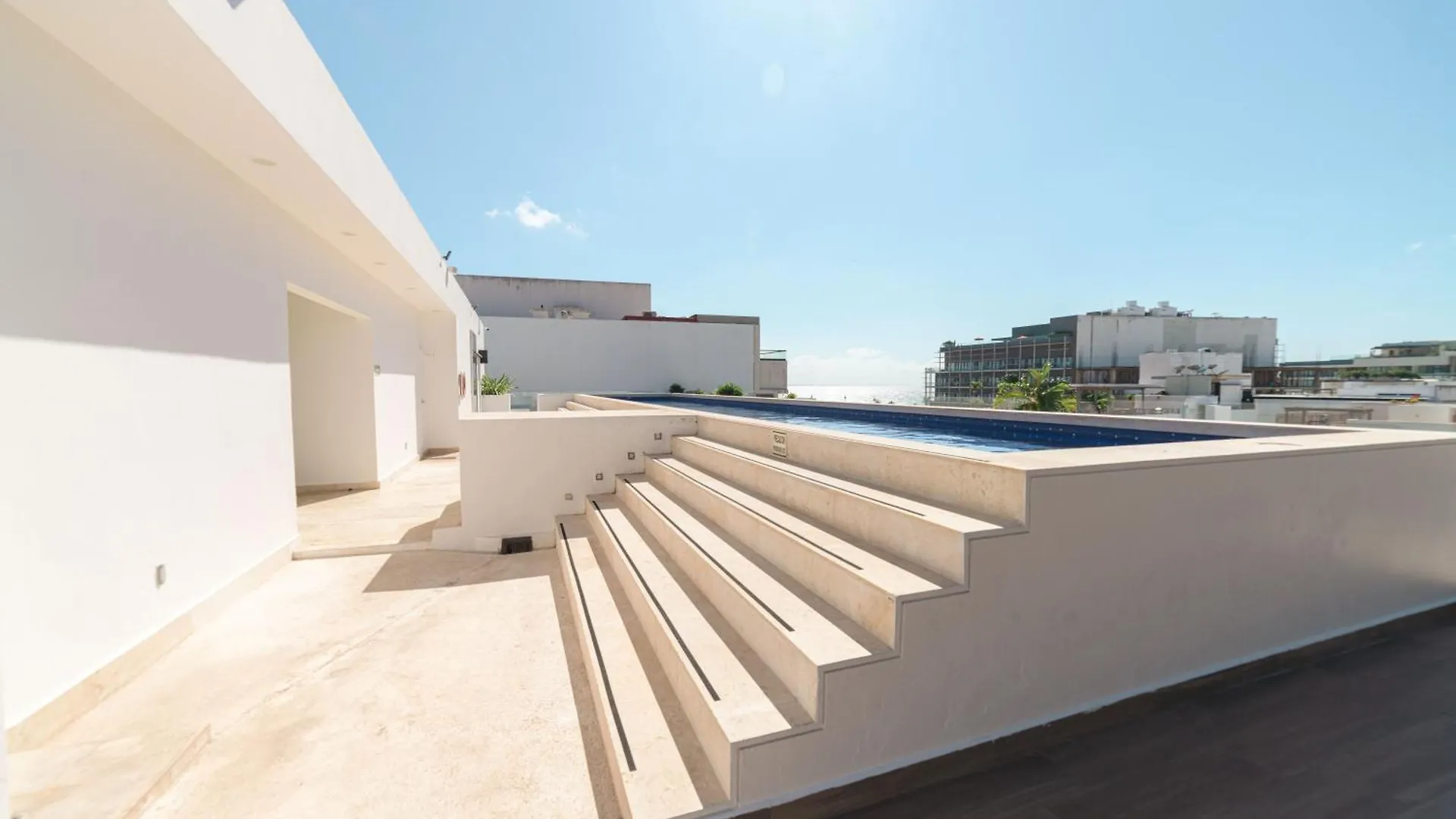 Spacious Condo 200M From Beach & 5Th Ave Playa del Carmen