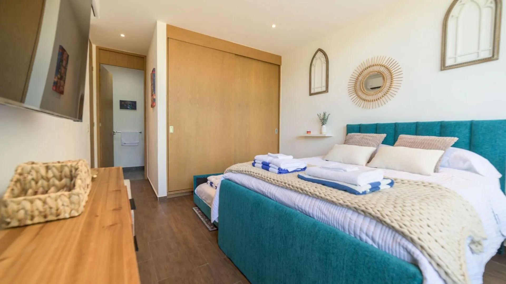 Spacious Condo 200M From Beach & 5Th Ave Playa del Carmen Mexico