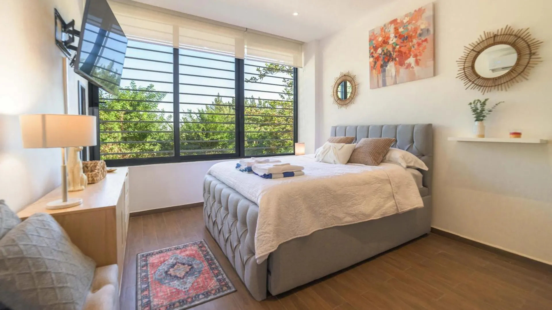 Spacious Condo 200M From Beach & 5Th Ave Playa del Carmen