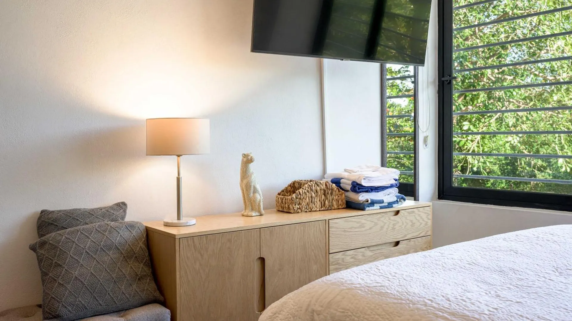 Spacious Condo 200M From Beach & 5Th Ave Playa del Carmen