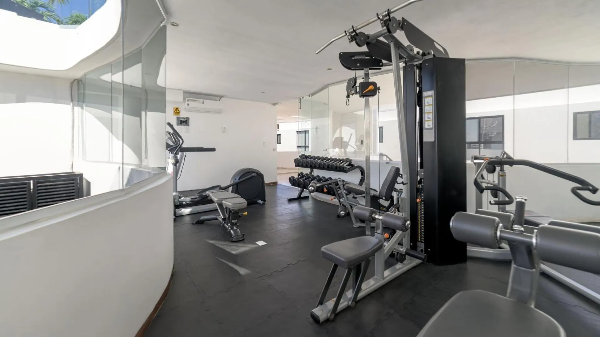Spacious Condo 200M From Beach & 5Th Ave Playa del Carmen