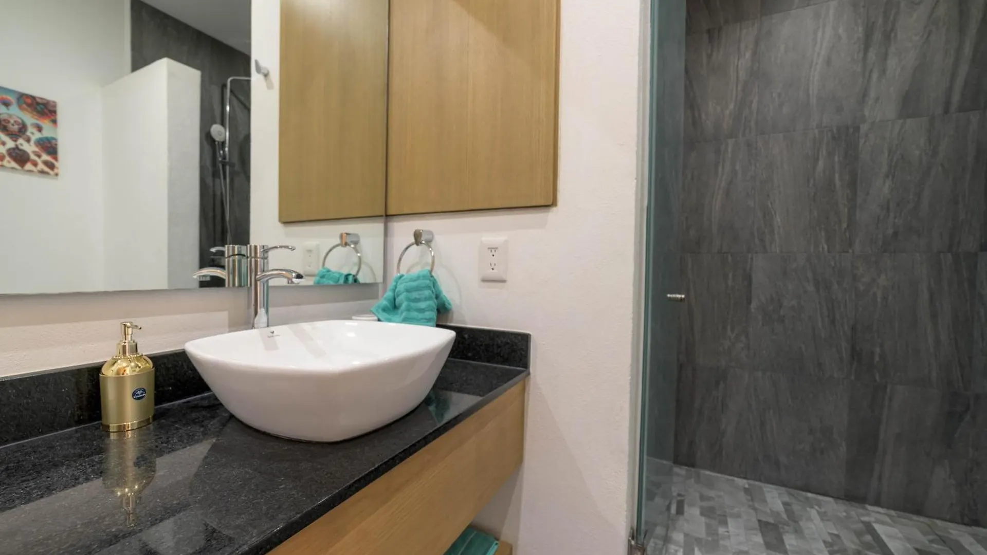 Apartment Spacious Condo 200M From Beach & 5Th Ave Playa del Carmen Mexico