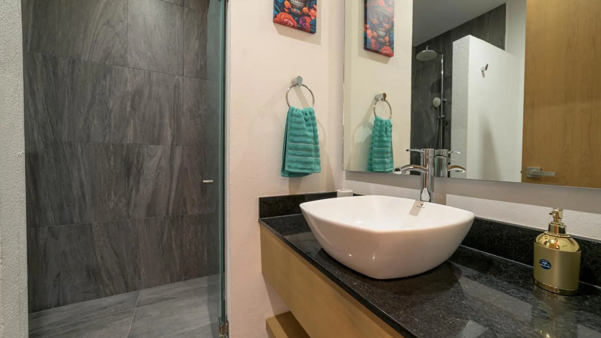 Spacious Condo 200M From Beach & 5Th Ave Playa del Carmen Apartment
