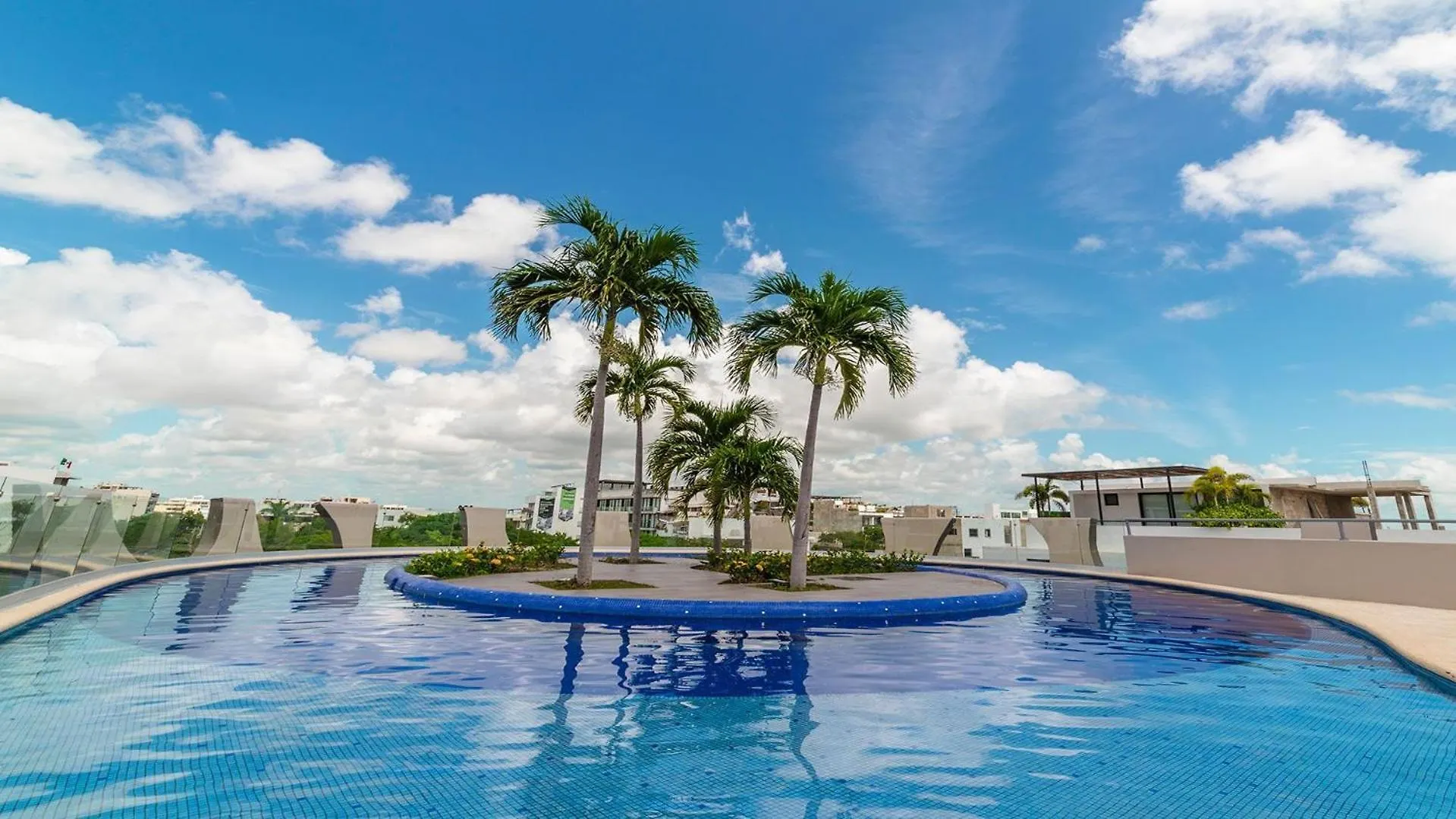 Spacious Condo 200M From Beach & 5Th Ave Playa del Carmen